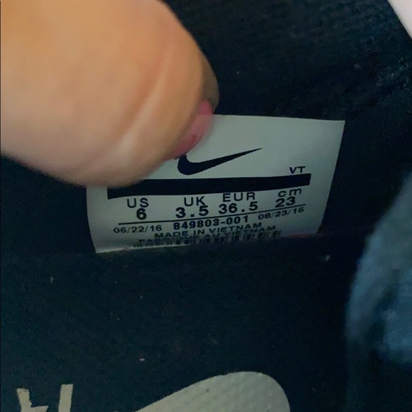 Nike zoom dynamic trainers. Black, white, and grey - Picture 7 of 11